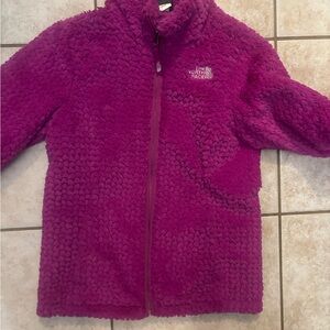 The North Face Kids fuzzy  Jacket - Magenta pink